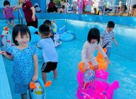 Bé học thông qua chơi và trải nghiệm Bé học thông qua chơi và trải nghiệm