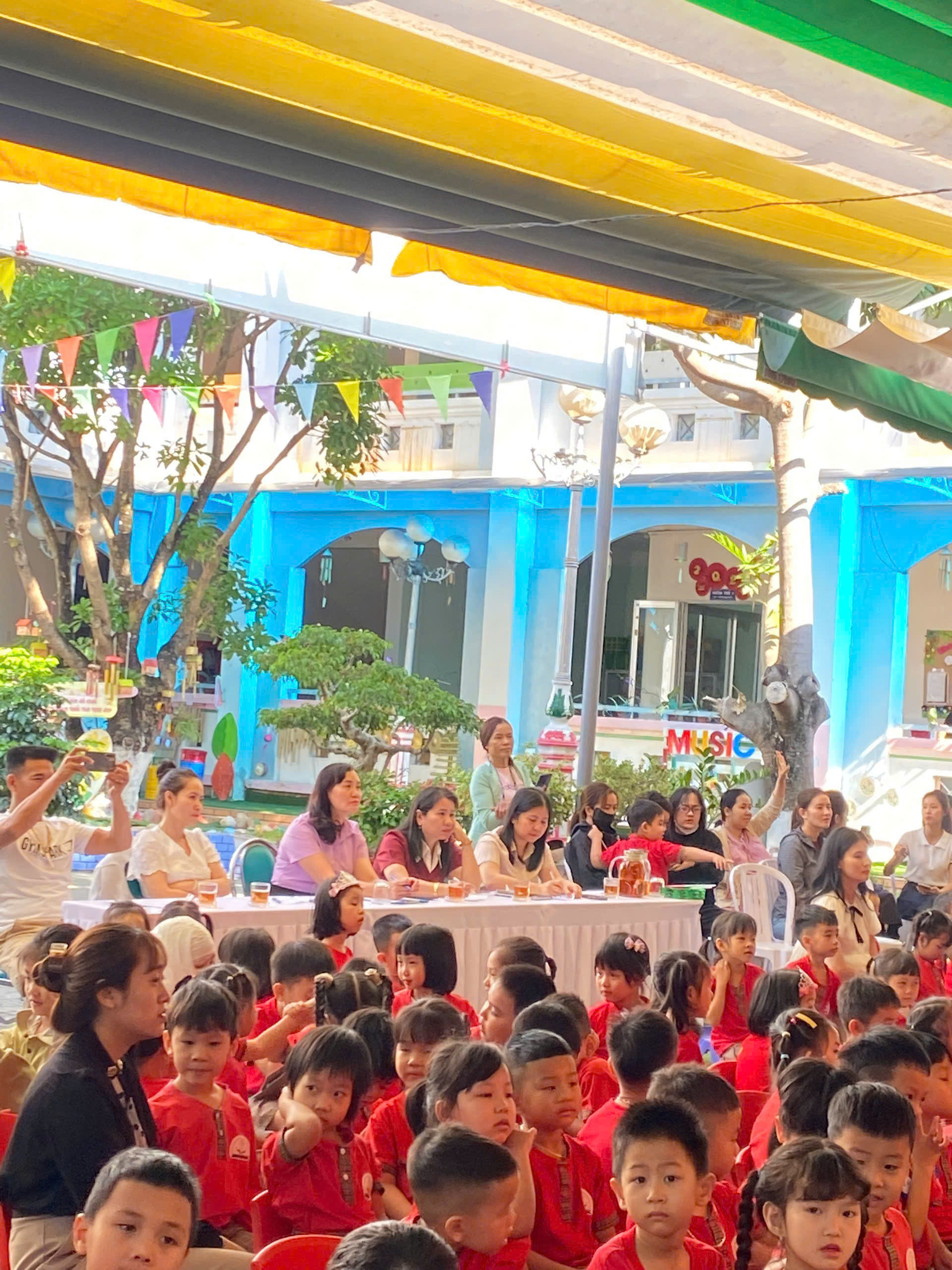 z7665773991913_7f677d27306841a62095fa87e4f5eead